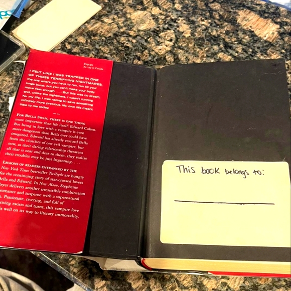 New Moon (Twilight) Book - used - Picture 9 of 12